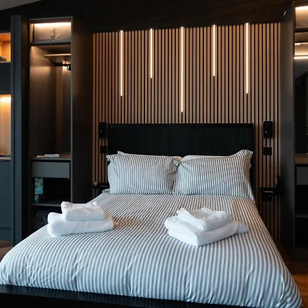 シャレー The Owl Sneaton