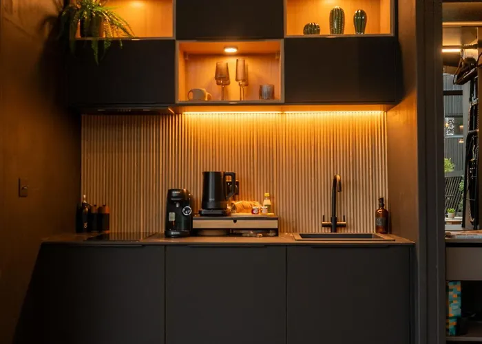 The Owl シャレー Sneaton