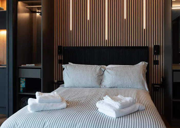 シャレー The Owl Sneaton