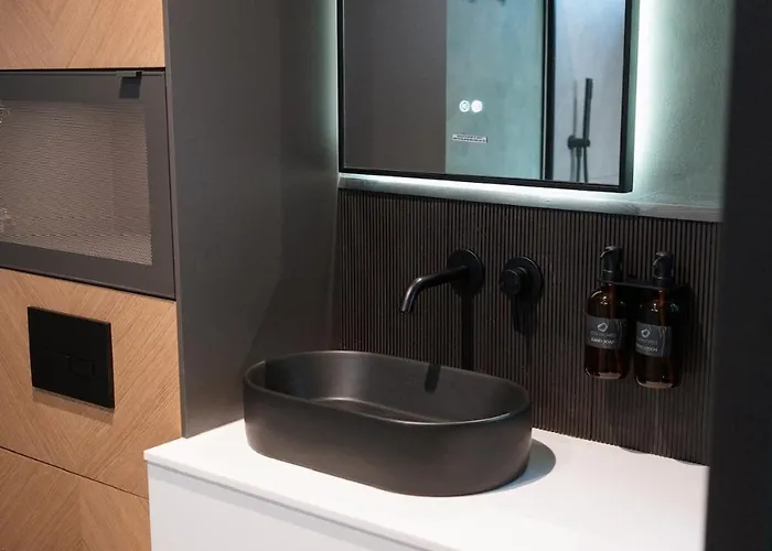 The Owl シャレー Sneaton