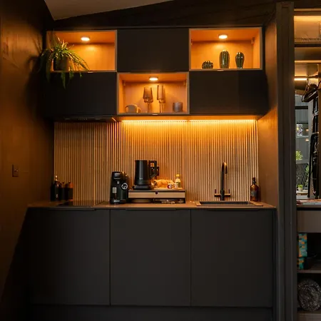 The Owl 木屋 Sneaton